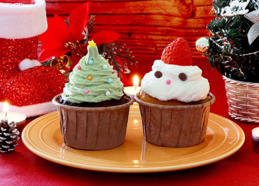 クリスマスツリーとサンタクロースのカップケーキ めいらく調査隊が行く 知って得する食と健康コラム