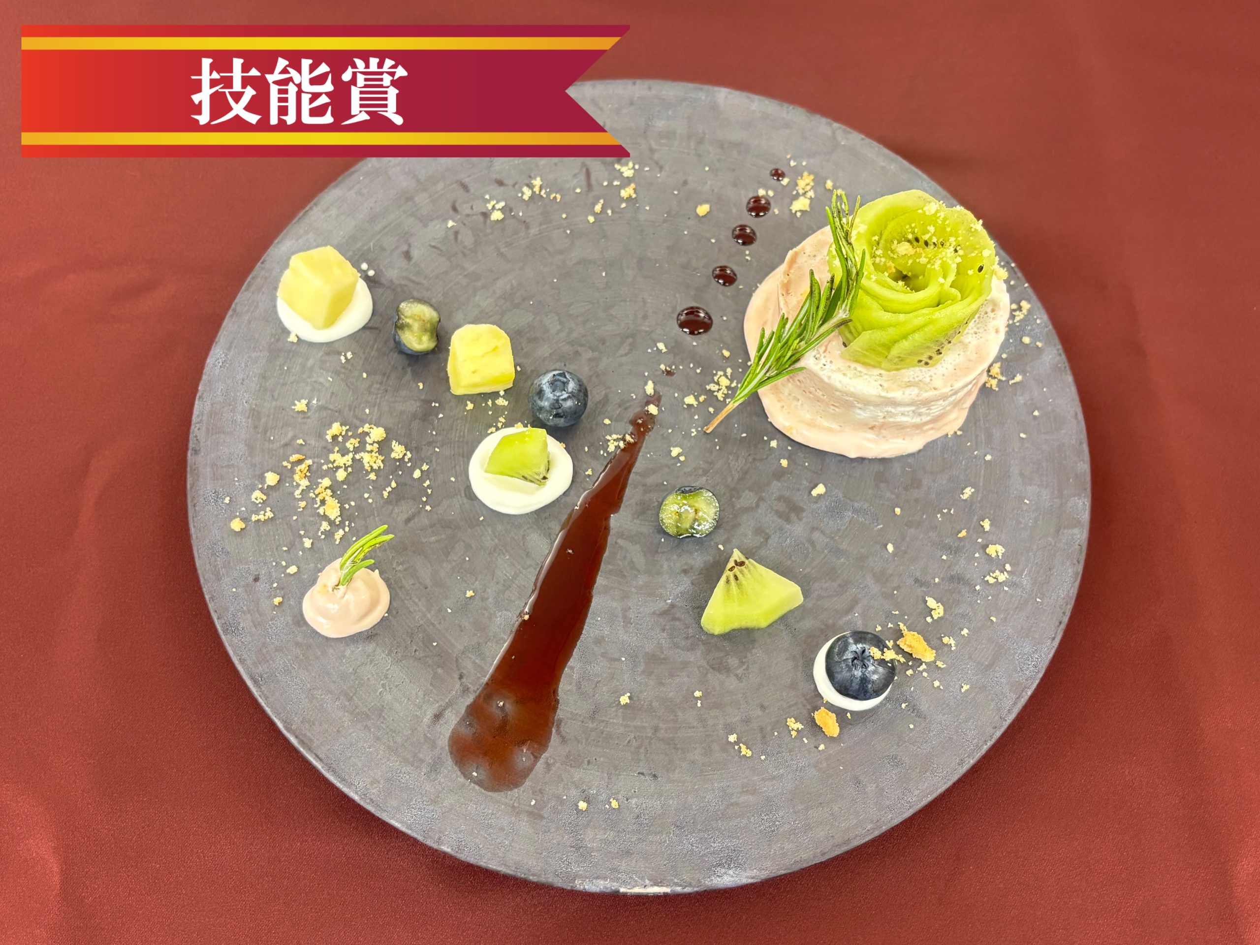 ざくろとメレンゲのふわふわアイスクリーム